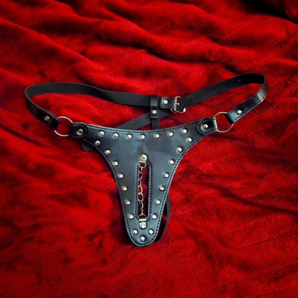 Faux Leather Gstring - Size XL